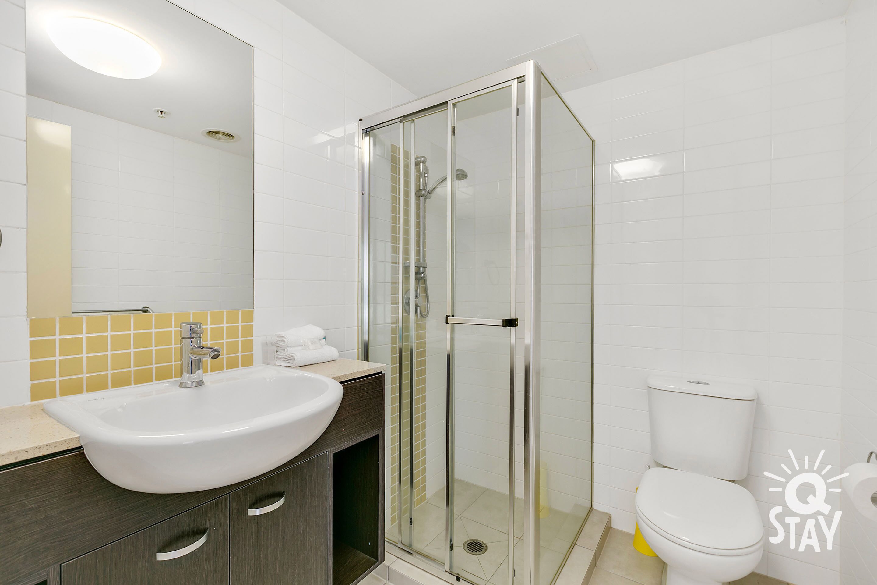 3 Bedroom Unit with Sea Views in Surfers Paradise — image 17