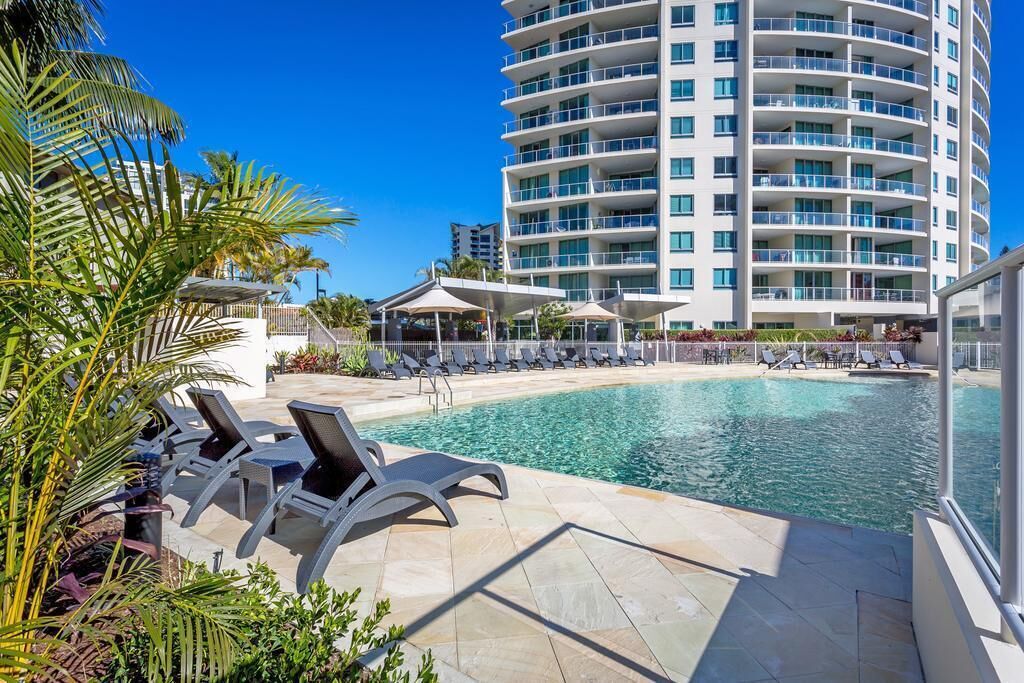 3 Bedroom Unit with Sea Views in Surfers Paradise — image 7