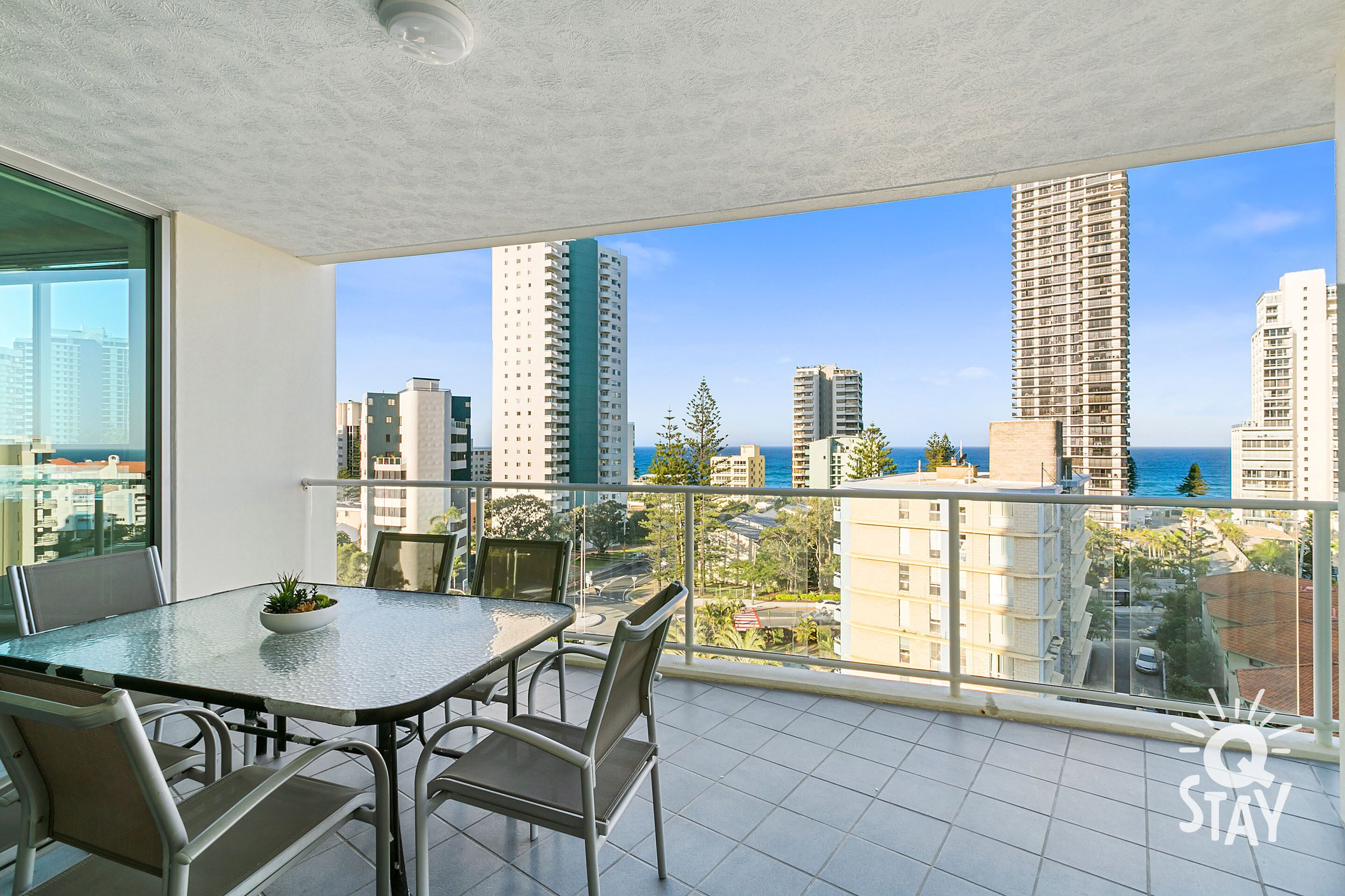 3 Bedroom Unit with Sea Views in Surfers Paradise — image 2