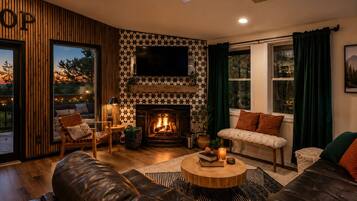Smart TV, fireplace