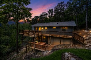 Exterior - Ski Slope Views Hot Tub & Best Resort Spot! (McGaheysville)