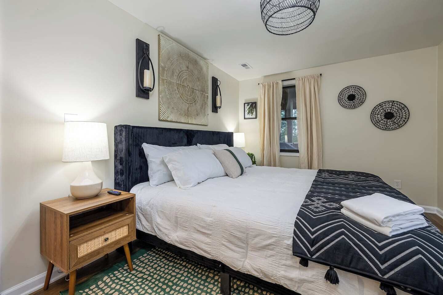 4 habitaciones, tabla de planchar con plancha, cuna de viaje y wifi 