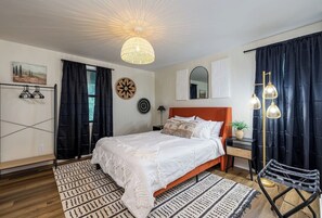4 bedrooms, iron/ironing board, free WiFi, bed sheets
