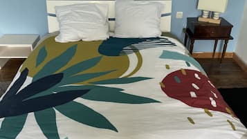3 slaapkamers, een strijkplank/strijkijzer, babybedden