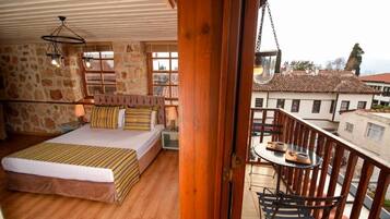 Bureau, fer et planche à repasser, Wi-Fi gratuit, draps fournis