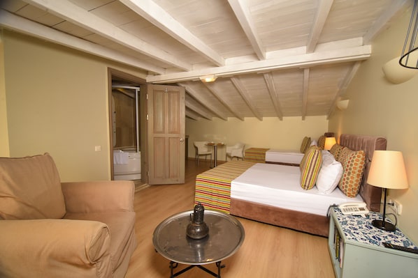 Studio | Meja kerja, setrika/meja setrika, tempat tidur bayi, dan Wi-Fi gratis