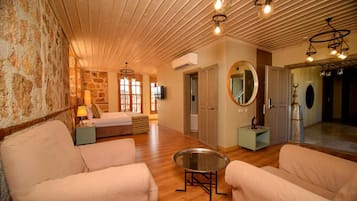 Studio | Schreibtisch, Bügeleisen/Bügelbrett, kostenloses WLAN, Bettwäsche