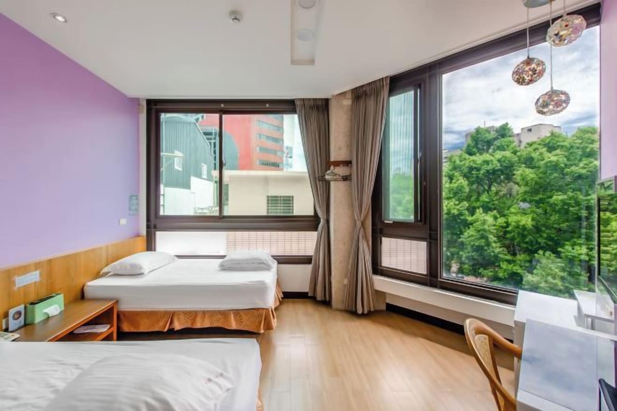 Soundproofing, WiFi (free), bed sheets