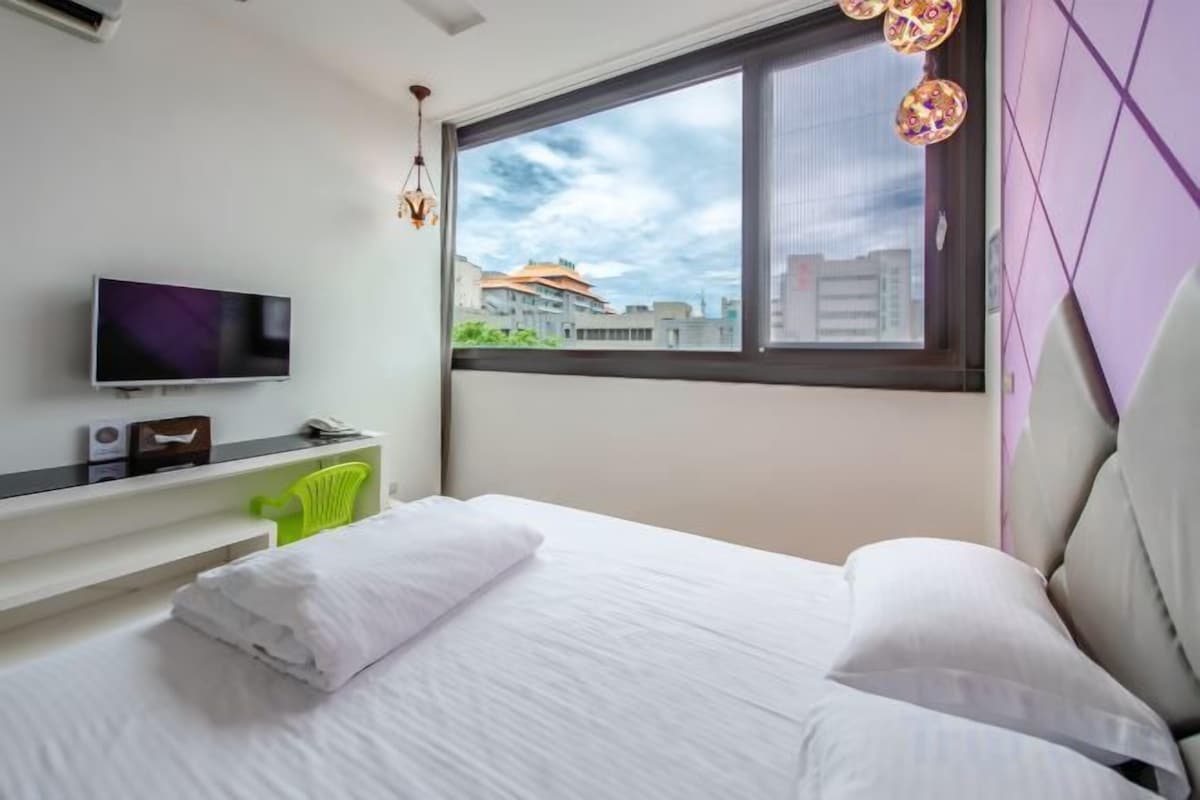 Soundproofing, WiFi (free), bed sheets