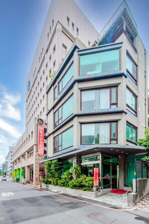 Front of property - Lightness Hotel (Tainan)