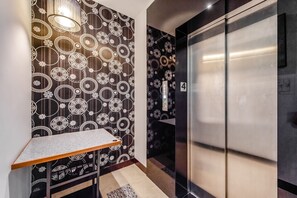 Lift - Lightness Hotel (Tainan)