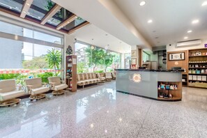 Reception - Lightness Hotel (Tainan)