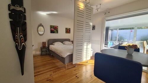 Élégante maison et jardin,calme proche du centre-ville de Rochefort et Thermes 