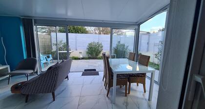 sympathique maison de plain pied avec jardin , proche du centre ville