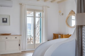 2 bedrooms, in-room safe, desk, free WiFi