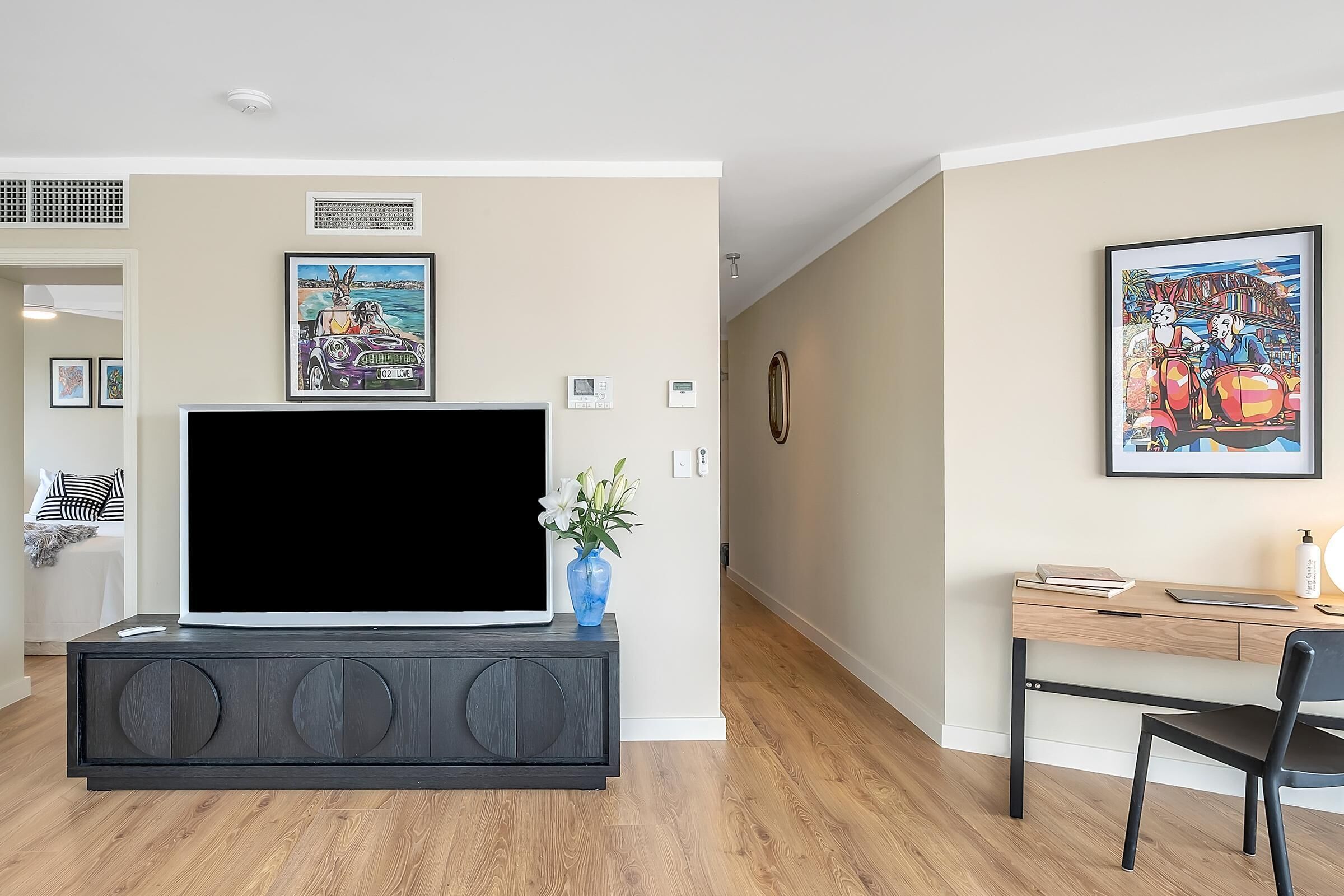 Marquis II - Massive One Bedroom, Fully Renovated Designer Apartment in the Heart of Kings Cross