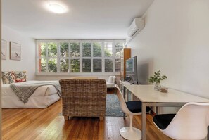 Iron/ironing board, free WiFi, bed sheets