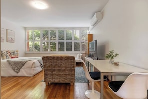 Iron/ironing board, free WiFi, bed sheets
