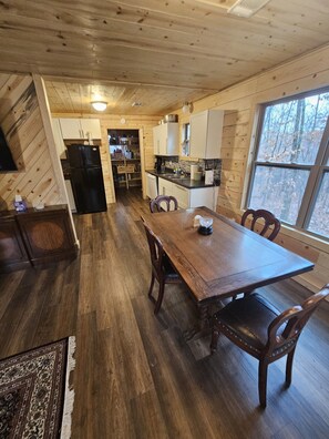 Dining - Newly constructed Secluded Ozark Cabin  - 45 Acres - Fire Pit & Trails (Mammoth Spring)