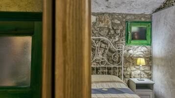 4 makuuhuonetta, silitysrauta/-lauta, ilmainen Wi-Fi, vuodevaatteet