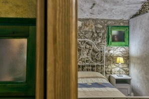 4 makuuhuonetta, silitysrauta/-lauta, ilmainen Wi-Fi, vuodevaatteet