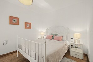 Room - Vacation Home 'La Quinta Adosado' with Sea View, Shared Pool & Wi-Fi (Santa Ursula)