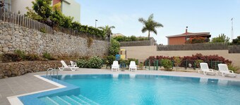 Vacation Home 'La Quinta Adosado' with Sea View, Shared Pool & Wi-Fi