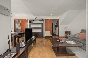 Interior - Vacation Home 'La Quinta Adosado' with Sea View, Shared Pool & Wi-Fi (Santa Ursula)