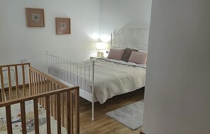 3 dormitorios, tabla de planchar con plancha, wifi gratis y ropa de cama