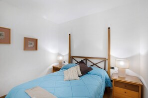 3 slaapkamers, een strijkplank/strijkijzer, gratis wifi, beddengoed