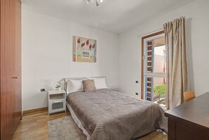 Room - Vacation Home 'La Quinta Adosado' with Sea View, Shared Pool & Wi-Fi (Santa Ursula)