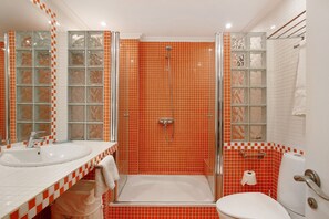 Dusche, Haartrockner, Handtücher