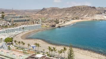 Una spiaggia nelle vicinanze