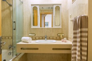 Baignoire, serviettes fournies