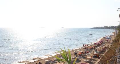Appartement Nefeli au rez-de-chaussée avec vue sur la mer, jardin et Wi-Fi.