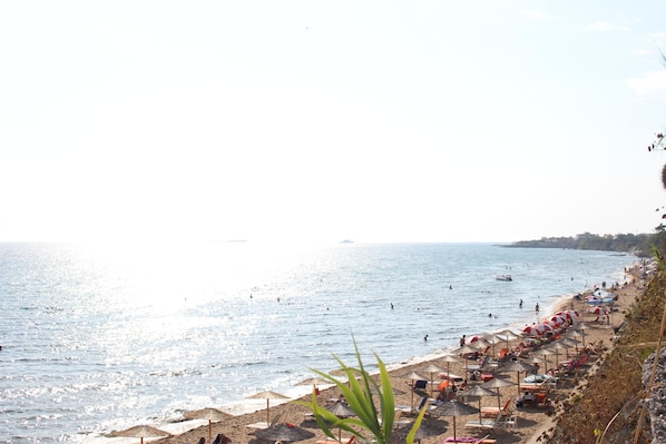 Una spiaggia nelle vicinanze