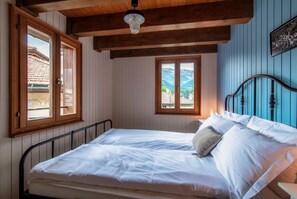 2 室のベッドルーム、アイロン / アイロン台、WiFi、ベッドシーツ