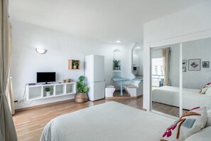 1 bedroom, iron/ironing board, free WiFi, bed sheets - Paraiso del Sur Studio Apartment with Sea View, Shared Pool, and Wi-Fi (Adeje)