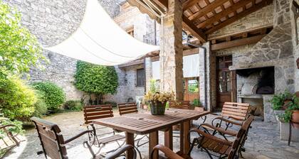 Apartment 'El Clos 1' with Mountain Views, Private Terrace and Wi-Fi