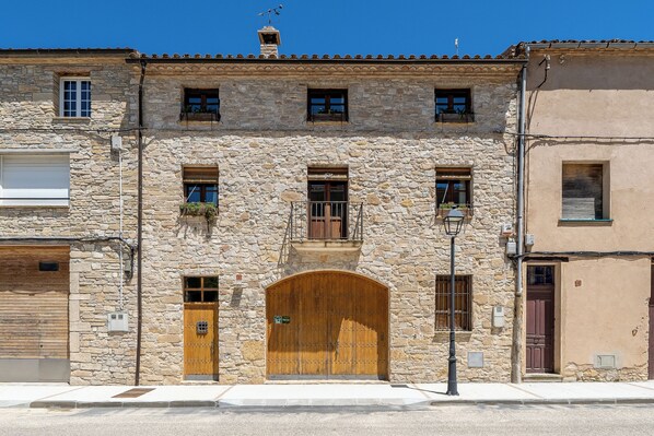 Exterior - Apartment 'El Clos 1' with Mountain Views, Private Terrace and Wi-Fi (Conesa)