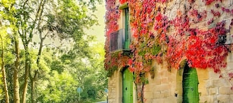 Apartment 'El Clos 1' with Mountain Views, Private Terrace and Wi-Fi