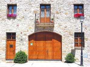 Exterior detail - Apartment 'El Clos 1' with Mountain Views, Private Terrace and Wi-Fi (Conesa)