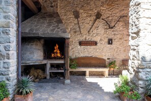 Property grounds - Apartment 'El Clos 1' with Mountain Views, Private Terrace and Wi-Fi (Conesa)