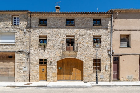 Exterior. Apartment 'El Clos 1' with Mountain Views, Private Terrace and Wi-Fi