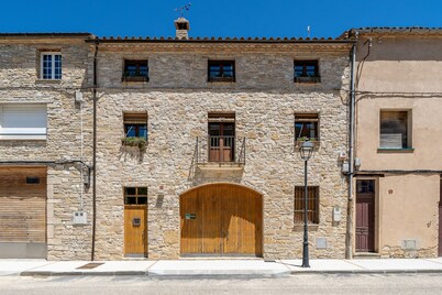 Apartment 'El Clos 1' with Mountain Views, Private Terrace and Wi-Fi