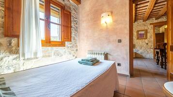 2 bedrooms, free WiFi, bed sheets