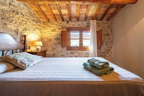 4 bedrooms, free WiFi, bed sheets