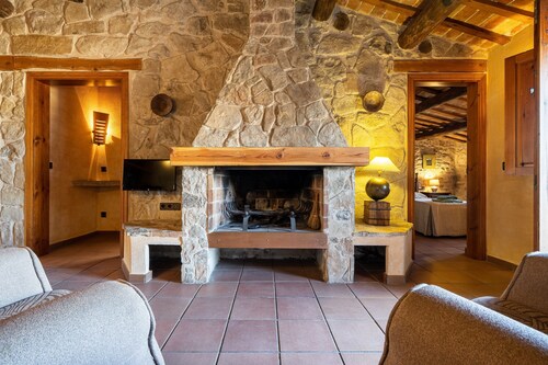 Apartment 'El Clos 3' with Mountain Views, Private Terrace and Wi-Fi