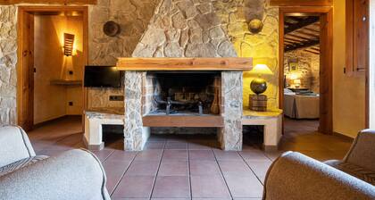 Apartment 'El Clos 3' with Mountain Views, Private Terrace and Wi-Fi
