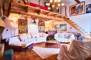 TV, fireplace, stereo